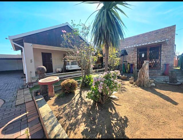 4 BEDROOM HOUSE FOR SALE IN VAN DYK PARK